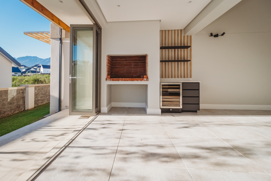 4 Bedroom Property for Sale in Kingswood Golf Estate Western Cape